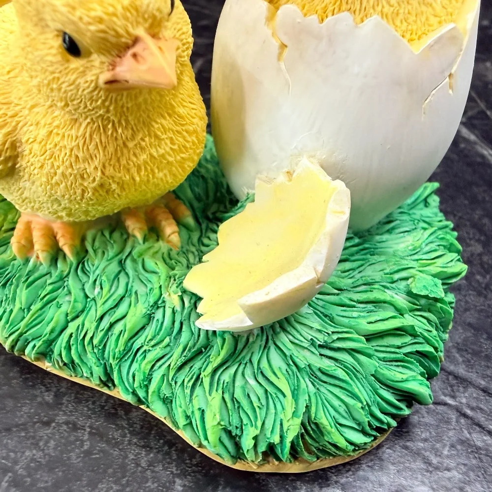 CHARMING TAILS “What’s Hatchin’?” #88/600 Mouse and Chicks Figurine